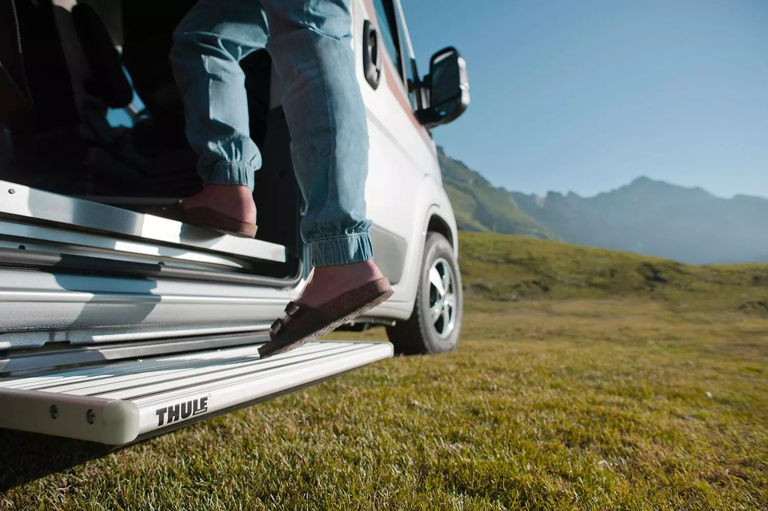 THULE SINGLE DROP DOWN STEP 12V - 460 OR 550 - Image 2